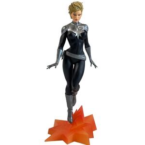 Marvel Gallery Captain Marvel PVC Diorama Diamond Select Black Silver Statue